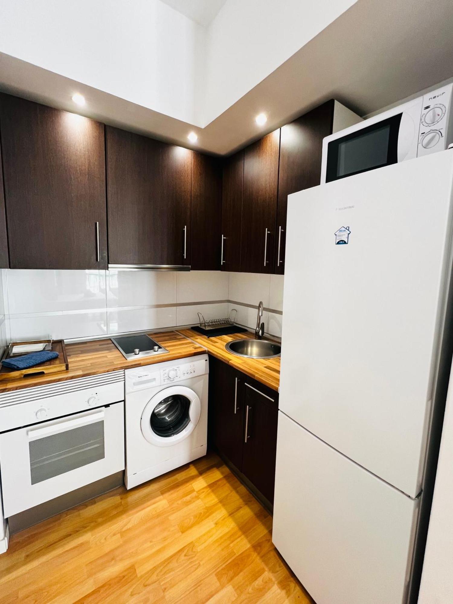 Calderon III Deluxe Central Sinesedesignhomes มาลากา ภายนอก รูปภาพ